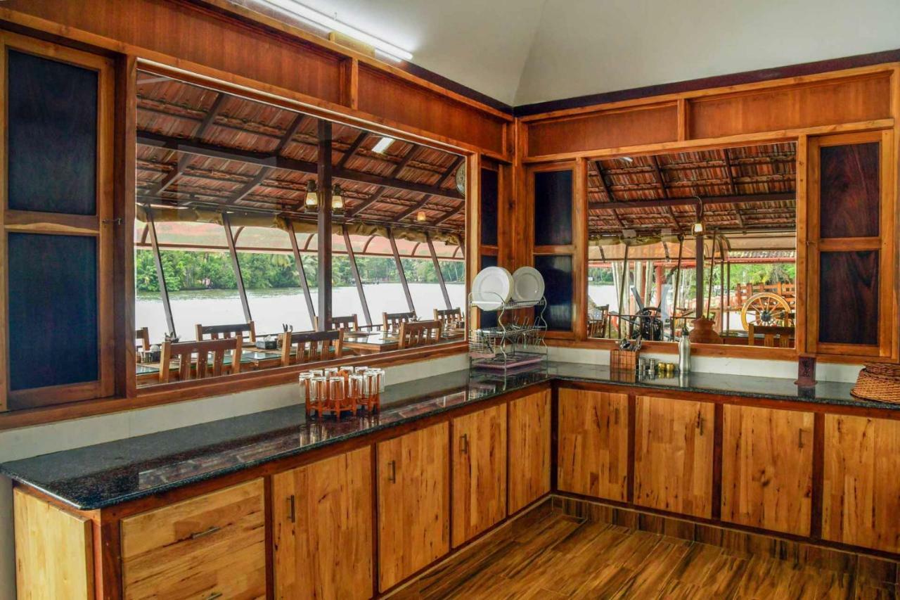 Stayvista At La Riva Heritage Villa With Bicycle Alappuzha المظهر الخارجي الصورة